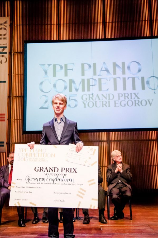 Ramon van Engelenhoven wint de prijs Grand Prix Youri Egorov tijdens YPF Piano Competition 2015. Foto: Foppe Schut