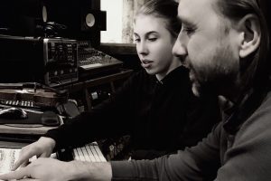 Sanne in de studio