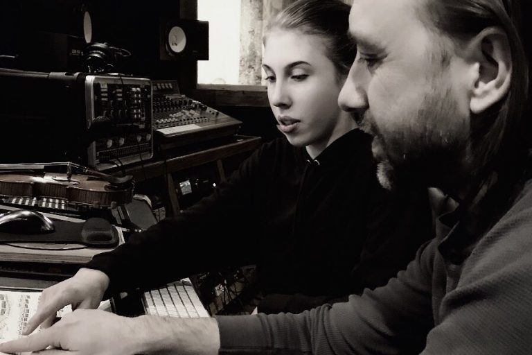 Sanne in de studio