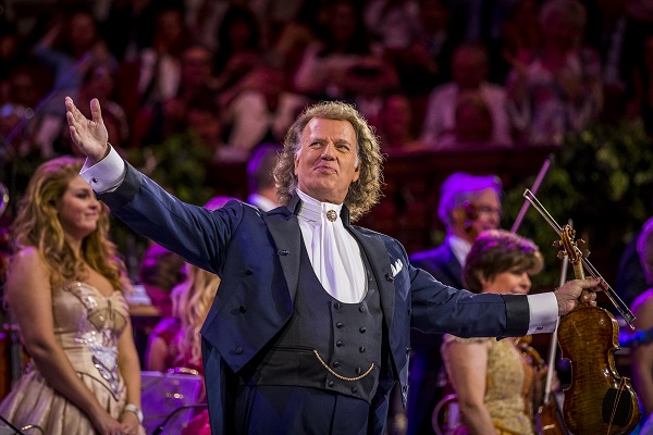 André Rieu verschijnt op het witte doek. Zijn beroemde Maastricht concerten zijn opgenomen en zie je op 27 en 28 juli – Luister magazine