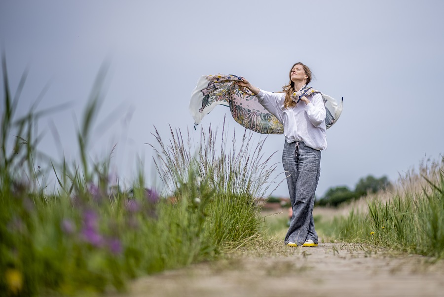 Barbara Hannigan is de sopraan, dirigent en engel van de klassieke muziek - Luister magazine