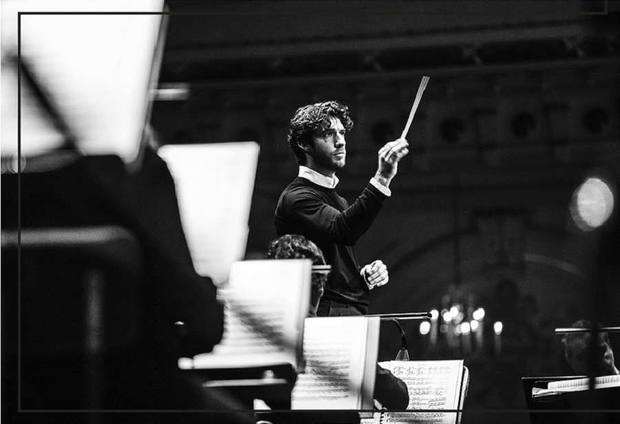 Lorenzo Viotti, chef-dirigent van het Nederlands Philharmonisch Orkest.