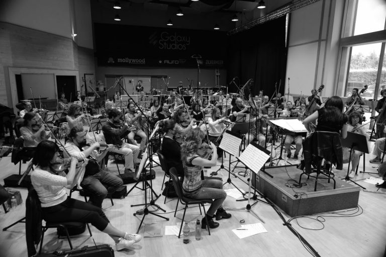 Het Antwerp Philharmonic Orchestra tijdens de studio-opnames van The Seven Symphonies – A Classical tribute to Beach Boys music