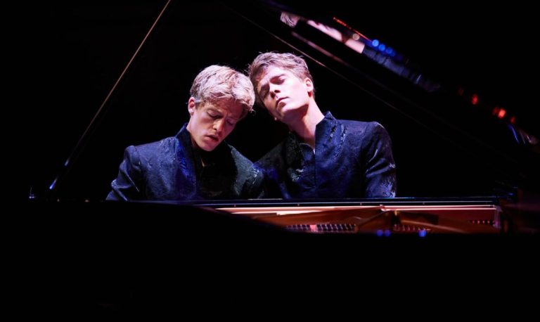 Lucas en Arthur Jussen zijn ook aan het werk te horen bij de opening van het nieuwe concertseizoen in het Concertgebouw in Amsterdam