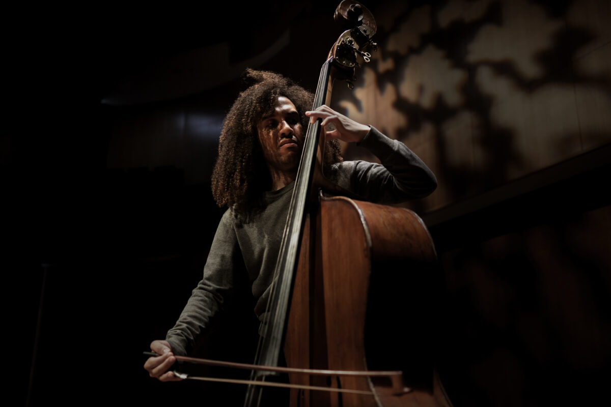 James Oesi, oprichter en artistiek leider van het Dutch Double Bass Festival