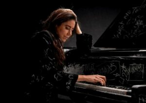 Pianiste en componiste Iris Hond